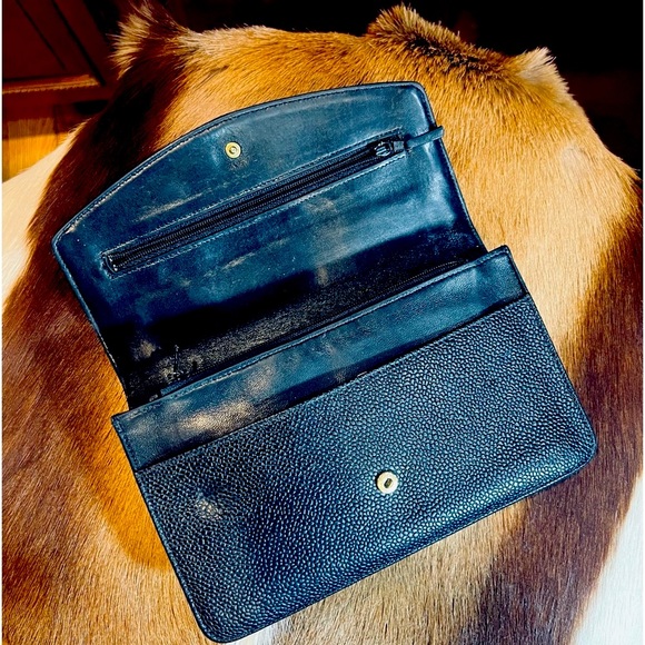 🚫SOLD🚫CHANNEL CLUTCH 3Way💥BE ON TREND BUT NOT BROKE💥Big Savings💰EUC GORG💥 - Picture 13 of 16